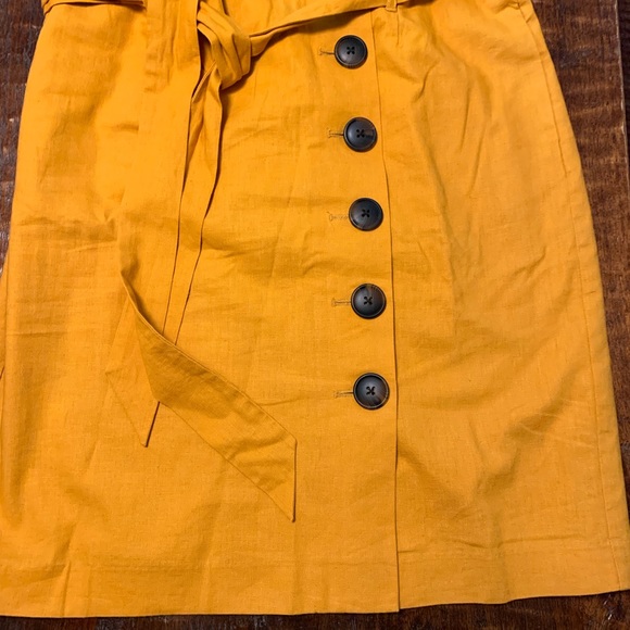 Boden belted “paperbag” skirt size 10R - Picture 2 of 5